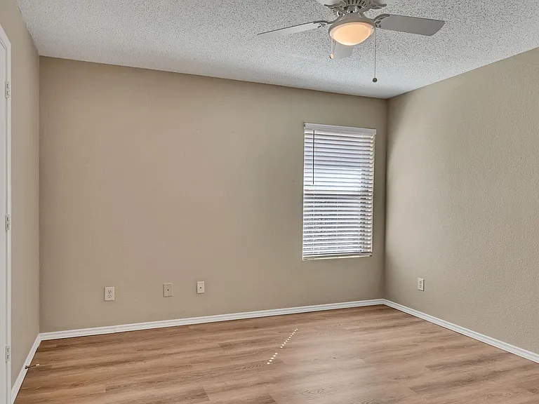 2124 Blanco Ln — Photo 18