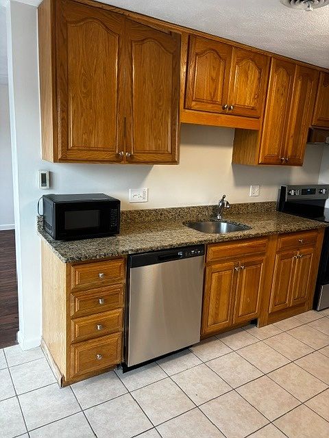 1st image of 30 Salem End Rd APT 9A