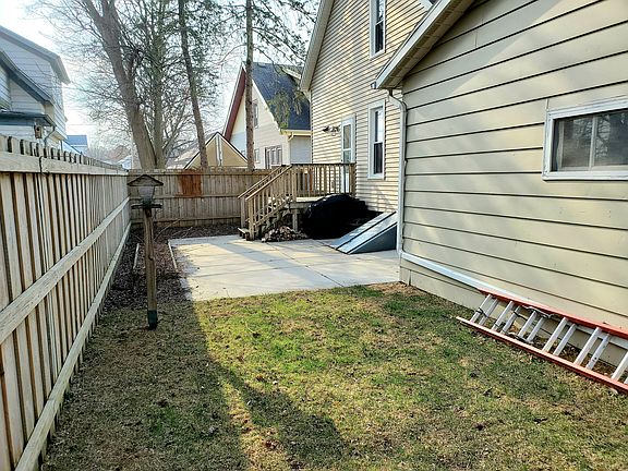 2nd image of 613 W Green St