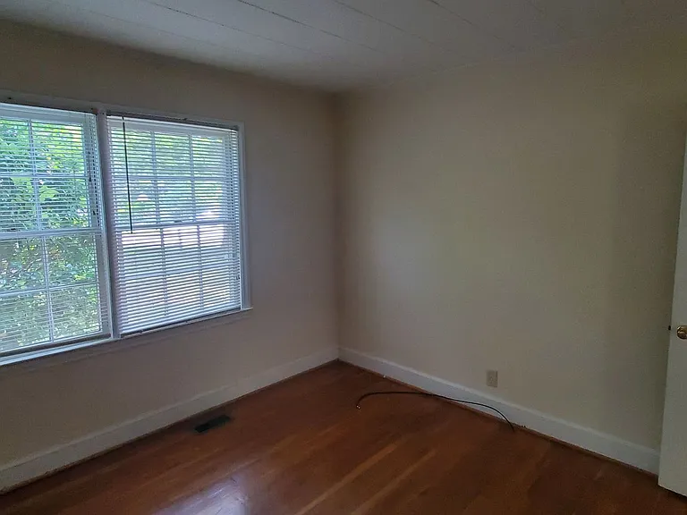 1418 Seminole Dr — Photo 4