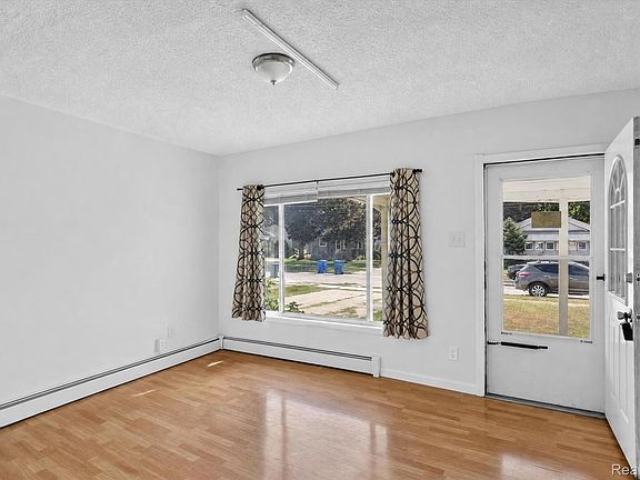 5th image of 24653 Eureka Ave