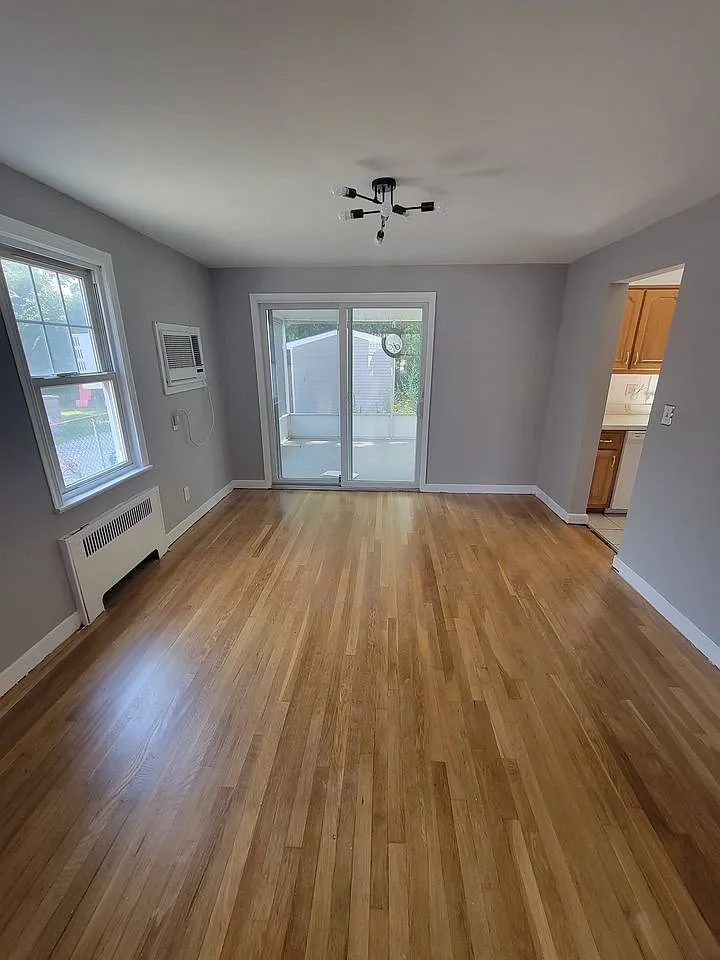 452 Stratford Rd — Photo 2