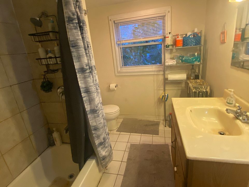 2nd image of 152 East St