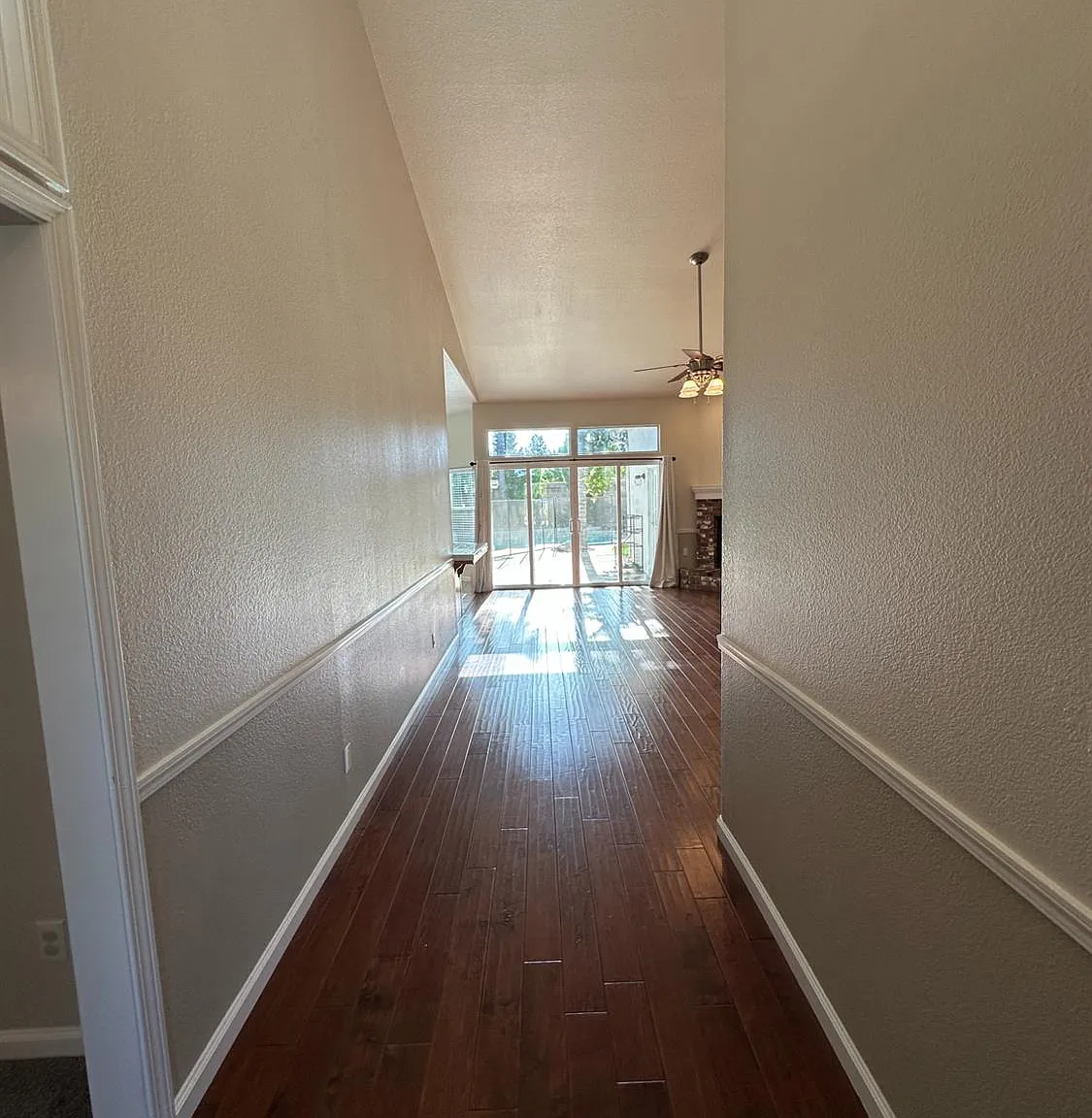 4 bed, 2290 sqft, $3,200 — Photo 2
