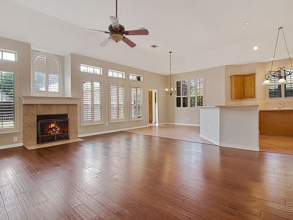 2nd image of 305 Salisbury Ln