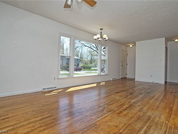 3rd image of 33409 Louis St