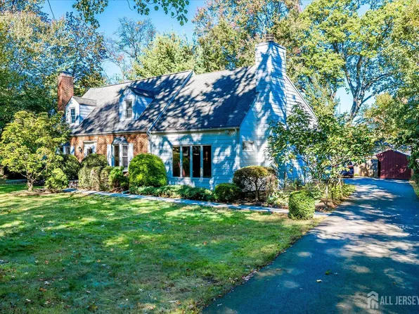 39 Rayle Ct, Metuchen, NJ 08840