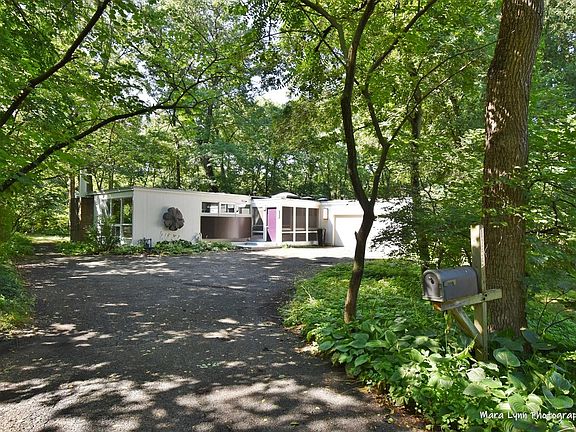 3rd image of 1255 Woodland Ave