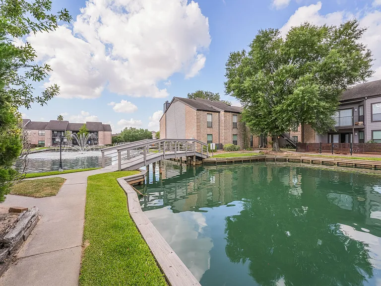 Lakebridge Apartments — Photo 18