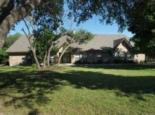 900 Redbird Rd, Granger, TX 76530