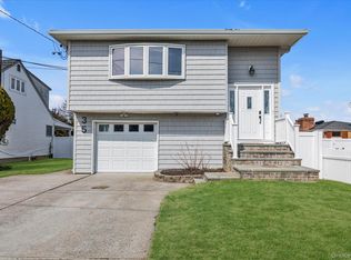 35 Lee Avenue, Babylon, NY 11702