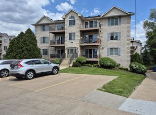3120 Holiday Ct #7, Bettendorf, IA 52722