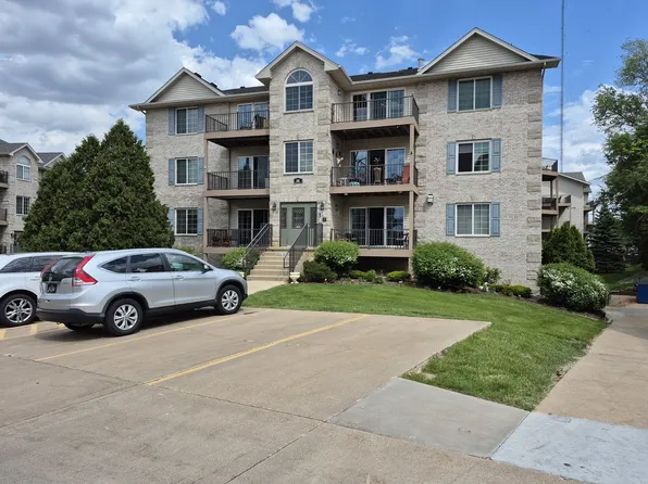 3120 Holiday Ct #7, Bettendorf, IA 52722