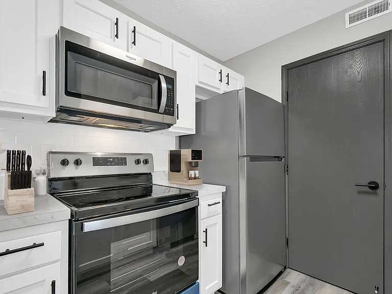 Parkview Apartments — Photo 8