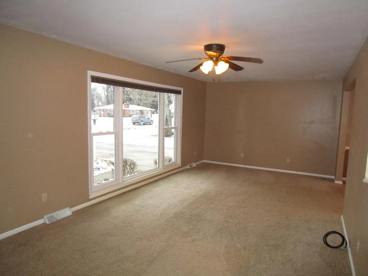 3 bed, 1309 sqft, $1,750 — Photo 4