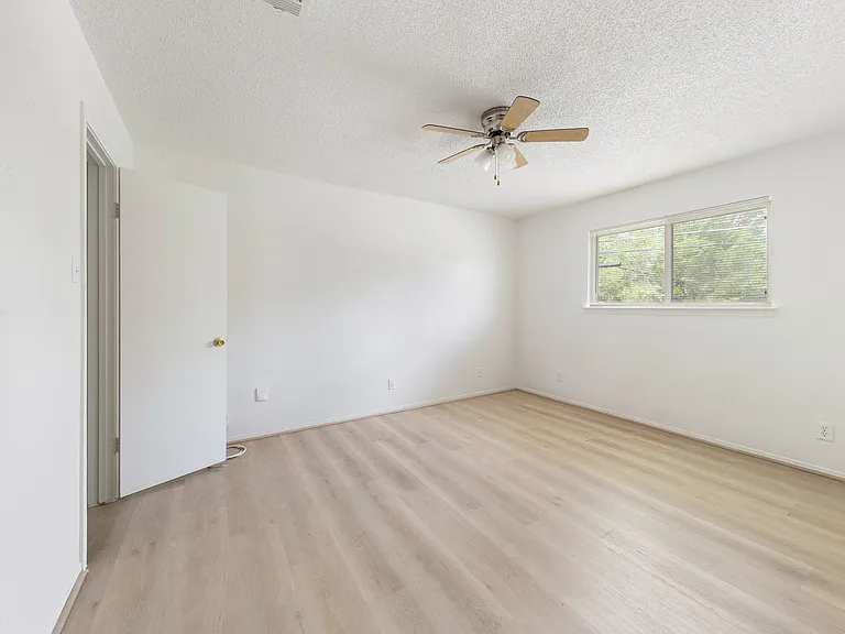 700 Lyle West Ave #D — Photo 6