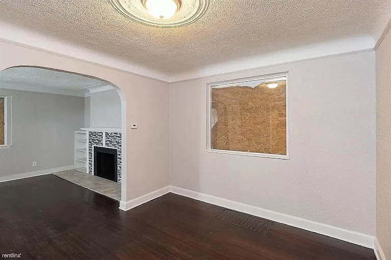 3 bed, 1064 sqft, $1,350 — Photo 4
