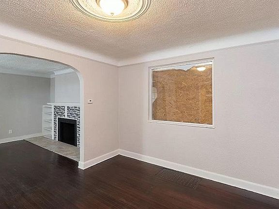 4th image of 15343 Sussex St
