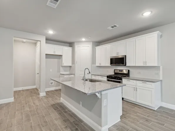 905 Suma Dr, Euless, TX 76040