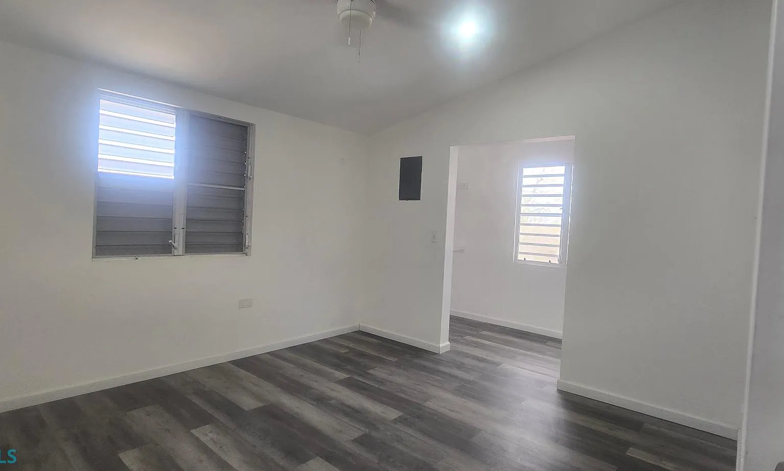 2 bed, 1.0 bath, 107 sqft, $800 — Photo 2
