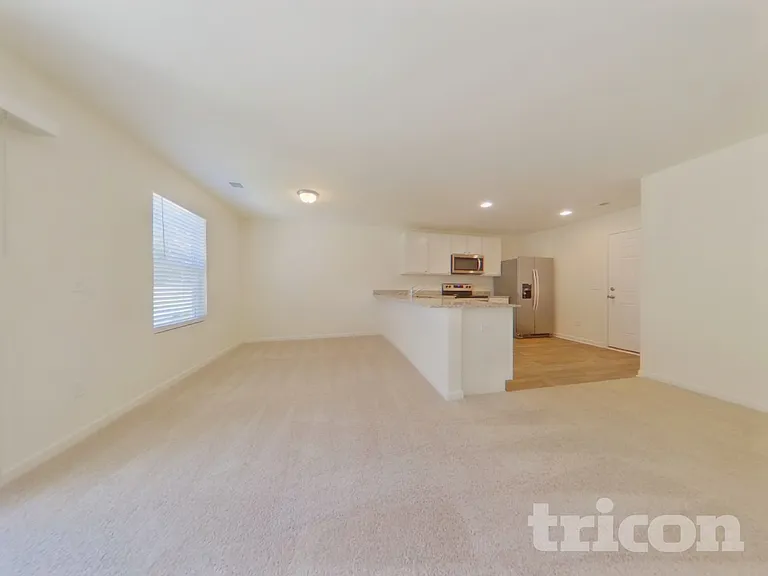 1077 Crescent Moon Loop Rd — Photo 3