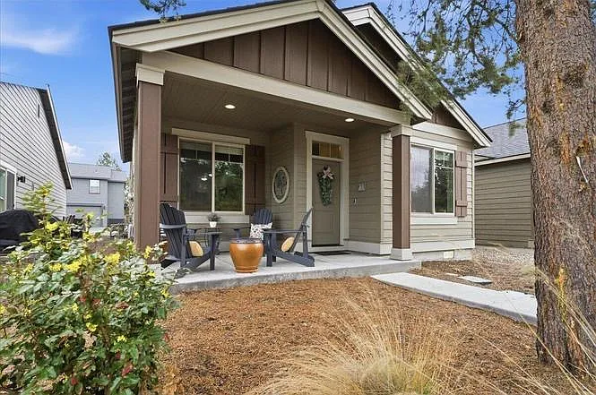 3 bed, 2.5 bath, 2010 sqft, $2,700 — Photo 2