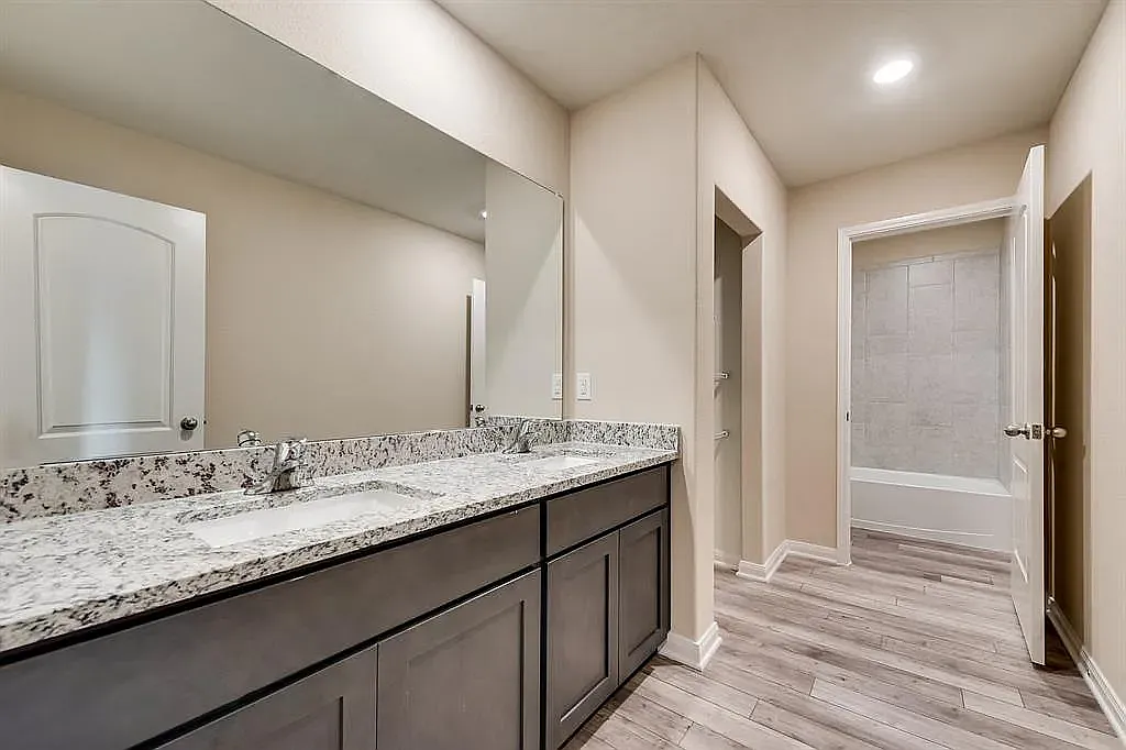 5 bed, 2996 sqft, $3,289 — Photo 4