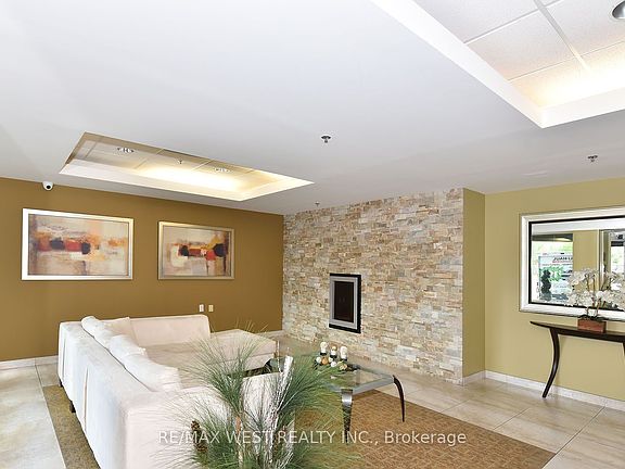 4th image of 920 Sheppard Ave W #705