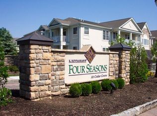 312 Holly Ln #312, Cedar Grove, NJ 07009