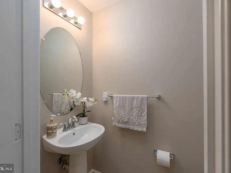 7716 Timbercross Ln — Photo 9