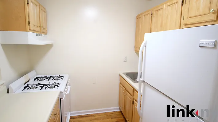 Rented by Link NY Realty | media 44