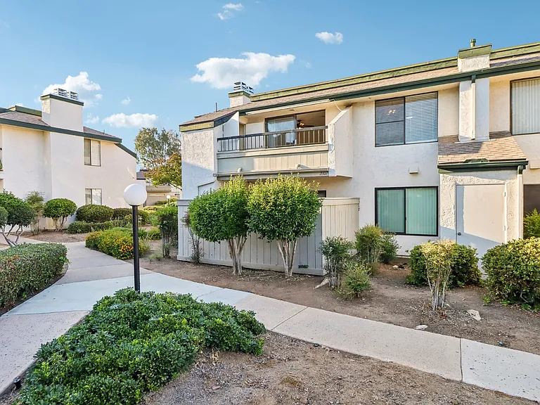 450 W Vermont Ave — Photo 34