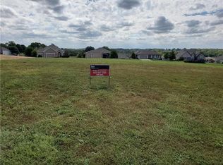 15233 Pine Rdg, Basehor, KS 66007