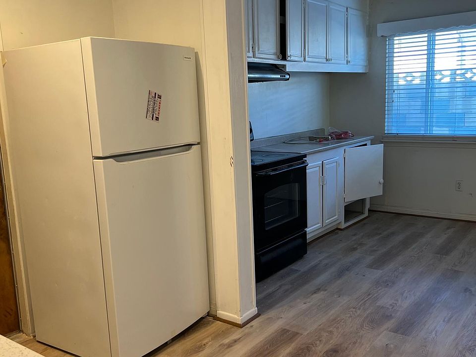 1st image of 922 N Humboldt Ave
