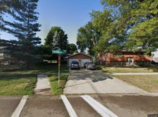 1910 Valleyhigh Dr NW, Rochester, MN 55901