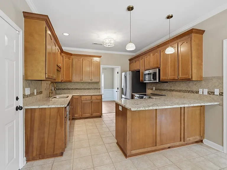 2819 Willowick Trl SE — Photo 8