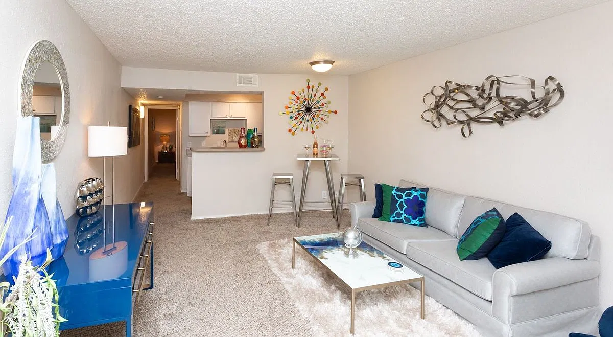 1 bed, 1.0 bath, 678 sqft, $1,635 — Photo 3