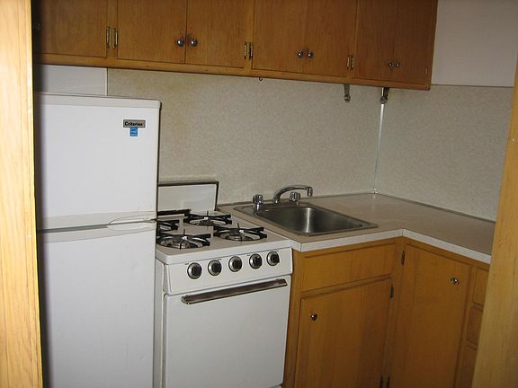 4th image of 1915 B St #5