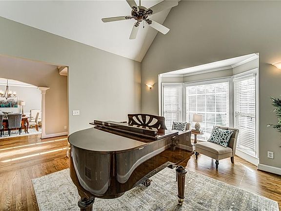 4th image of 525 Sackman Falls Ct