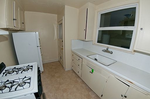 3rd image of 208 Hermosa Ave