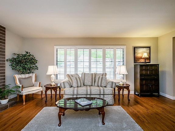 4th image of 110 Parkview Dr