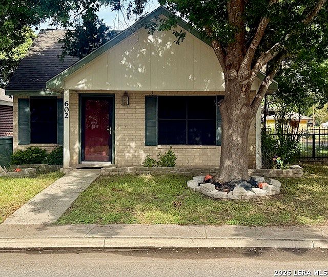 1st image of 602 N 2nd St