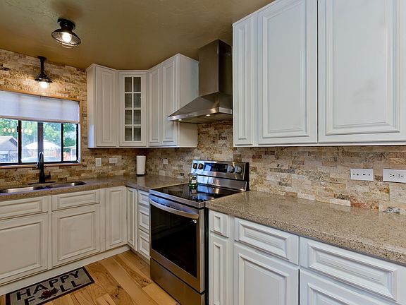 5th image of 191 Rosalie Dr
