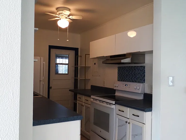 303 Georgetown Ave — Photo 23