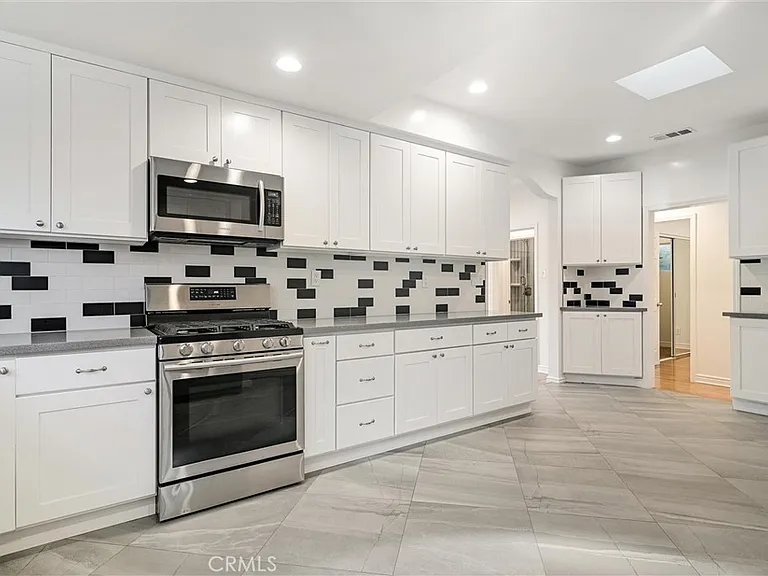 156 S Edinburgh Ave — Photo 14