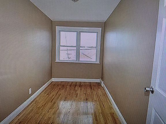 4th image of 567 Logan Ave #2