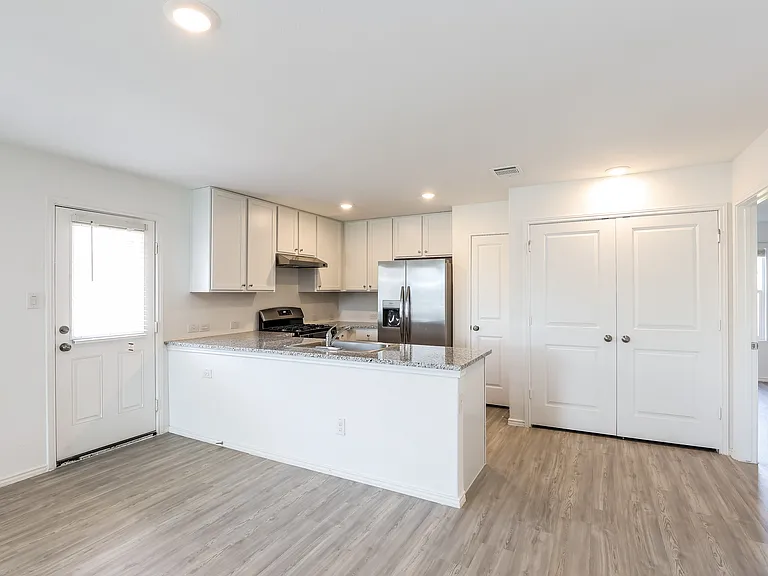2903 Gustavo Dr — Photo 6