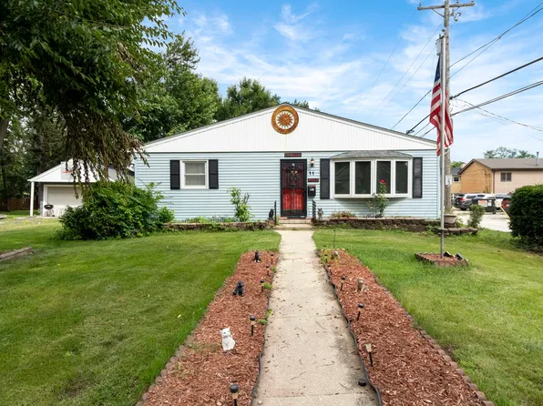 11 N Grant St, Westmont, IL 60559