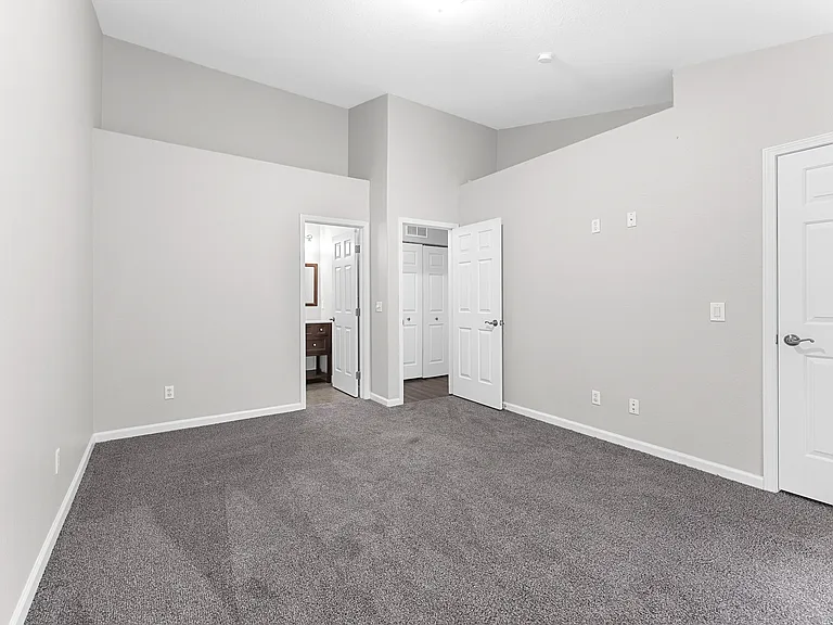 743 Hilltop Ln — Photo 9