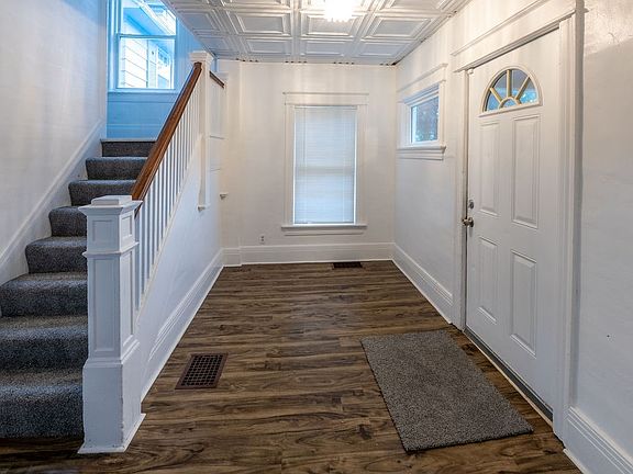 3rd image of 520 Wellington Ave